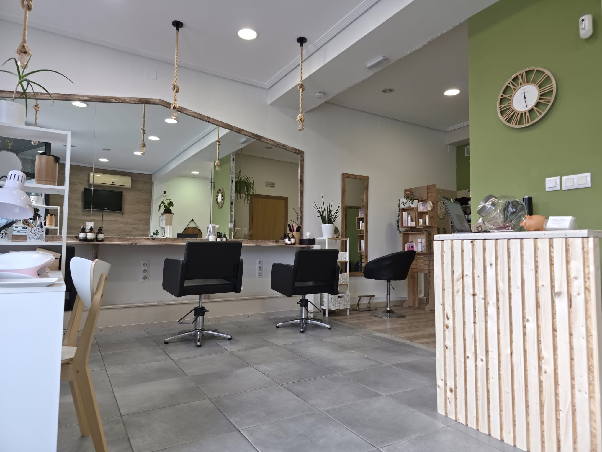 Interior del salón Garçon Estilismo en Vigo